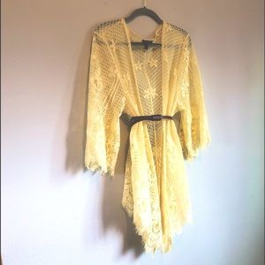 Torrid beautiful yellow lace kimono xl 14/16 1/2
